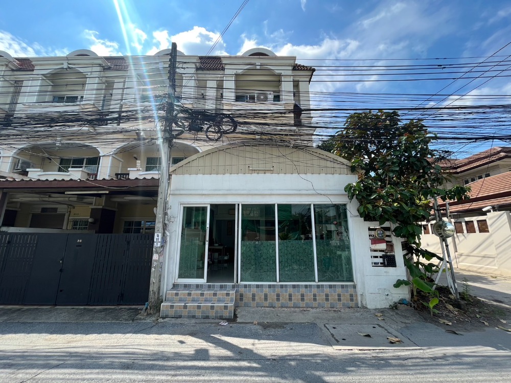 ขายทาวน์โฮมโชคชัย4 ลาดพร้าว71 : ทาวน์เฮ้าส์ นาคนิวาส 48 / 4 ห้องนอน (ขาย), Townhouse Nakniwat 48 / 4 Bedrooms (FOR SALE) RUK446