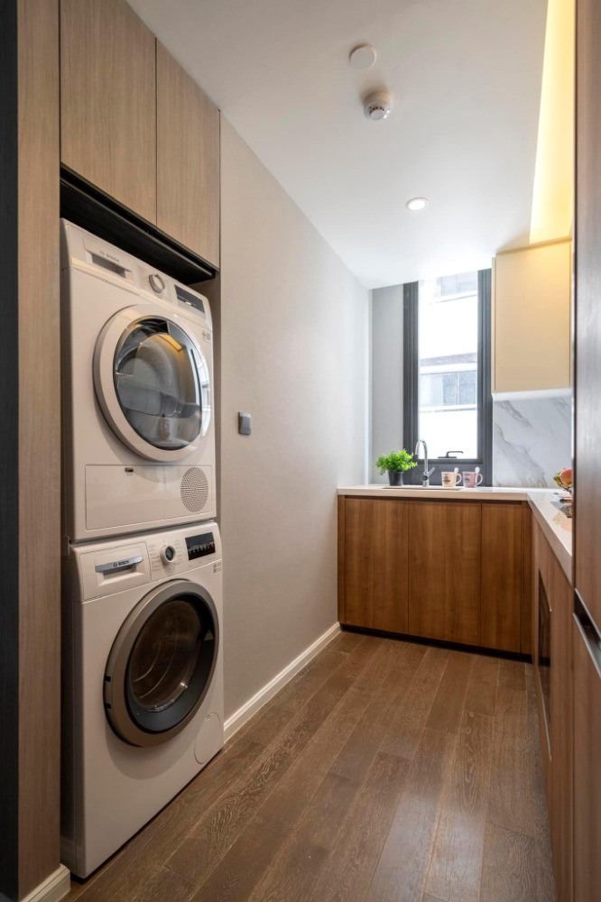 For SaleCondoSukhumvit, Asoke, Thonglor : 👍Sell at lost, still in good condition, fully furnished at Muniq Sukhumvit 23, luxurious condo, pet-friendly, with a green natural view, near BTS Asoke.