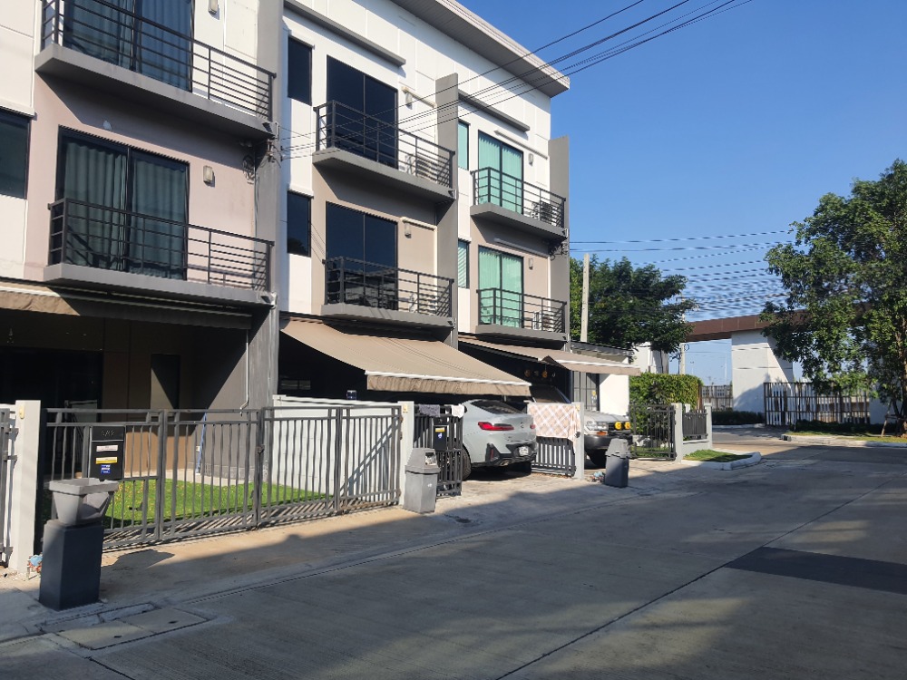 ขายทาวน์โฮมนวมินทร์ รามอินทรา : ขาย ทาวน์โฮม Baan Klang Muang Ramintra - Watcharapol บ้านกลางเมือง รามอินทรา - วัชรพล ติดกับทางลงทางด่วน ถ.สุขาภิบาล 5 (สายไหม-วัชรพล)