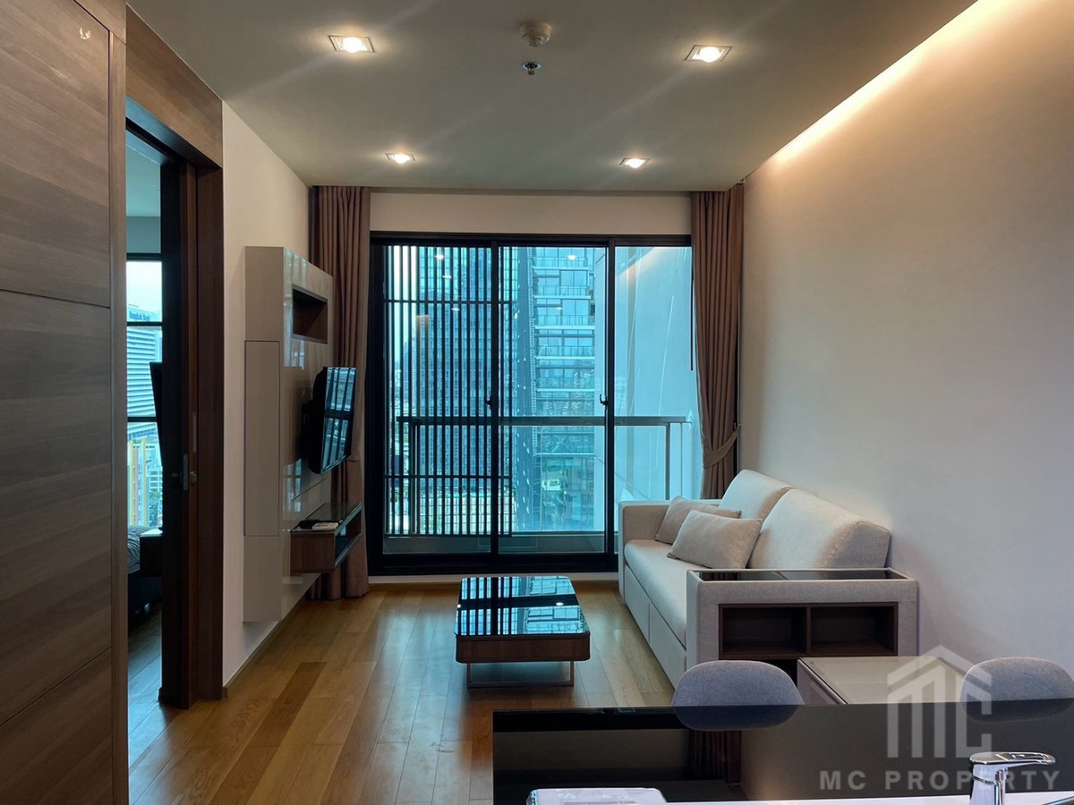 For RentCondoSathorn, Narathiwat : The Address Sathorn For rent, beautiful city view High floor conner unit 1bed 46sqm for rent only 35,000 baht per month please contact 0816878954