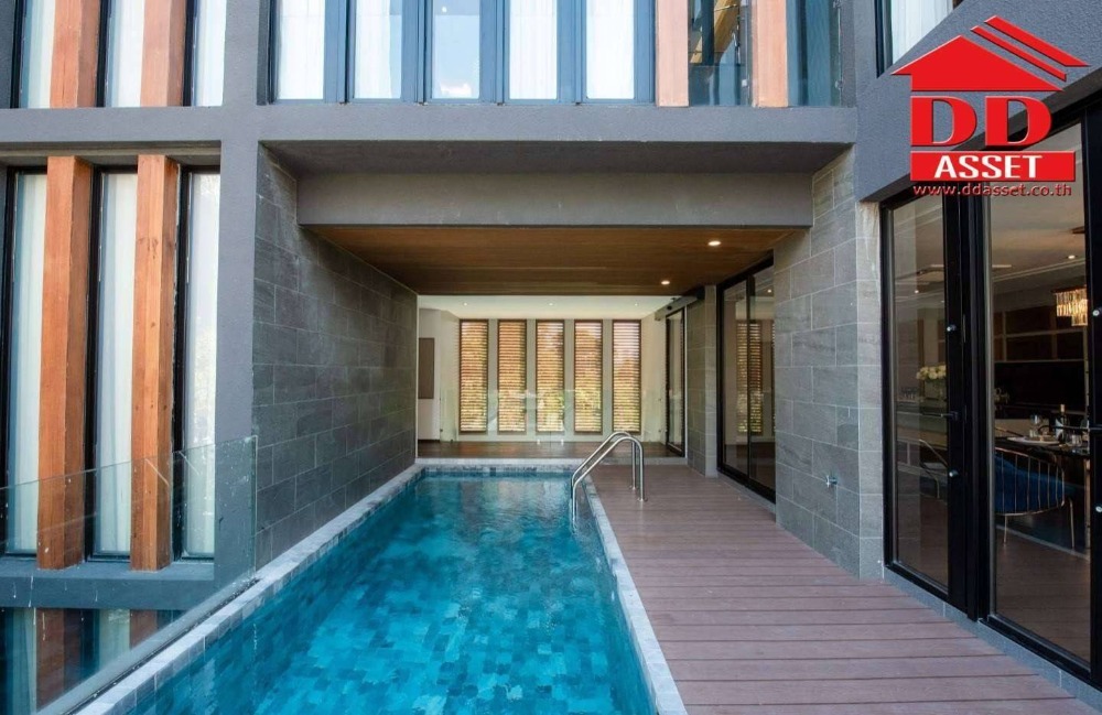 ขายบ้านลาดกระบัง สุวรรณภูมิ : Bibury Village Srinakharin ไบบิวรี่ วิลเลจ ศรีนครินทร์ บ้านหรู 4 ชั้น พร้อมลิฟต์ พร้อมสระว่ายน้ำ รหัส H8020