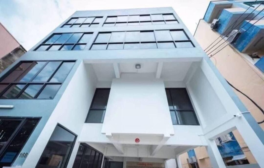 For SaleHome OfficeRatchadapisek, Huaikwang, Suttisan : For sale with tenant til December 2027
New office space, 950 sqm, 5 floors, storage room, complete parking facilities, conveniently located near MRT Cultural Center.
