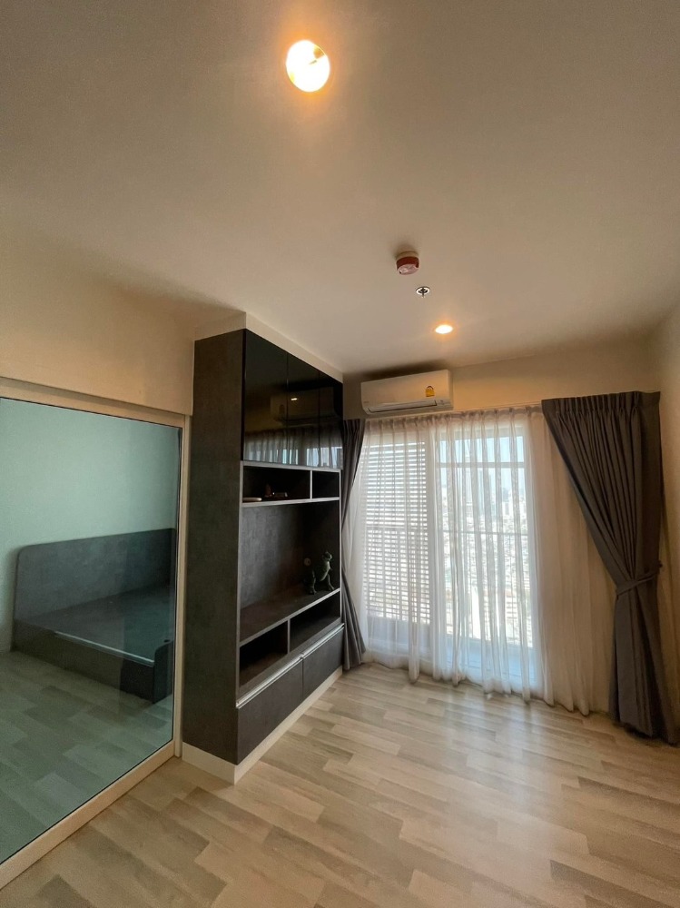 ขายคอนโดสาทร นราธิวาส : ขายด่วน📌The Key Sathorn - Charoenrat 📌 เฟอร์นิเจอร์บิวท์อิน เครื่องใช้ไฟฟ้าครบ เดินทางสะดวก ใกล้ BTS สุรศักดิ์