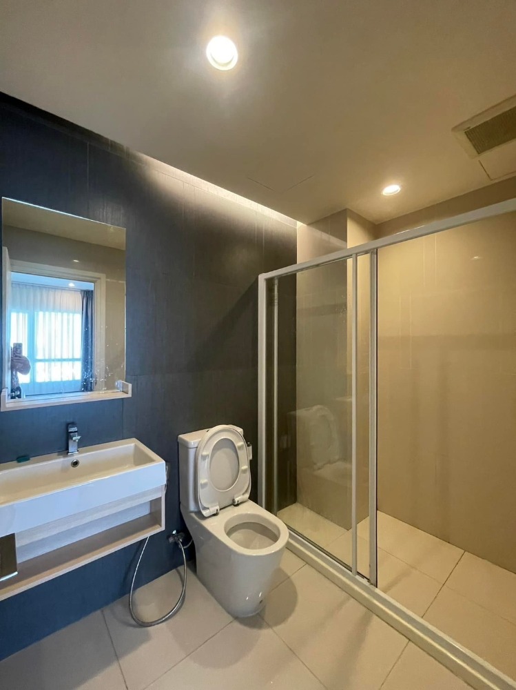 ขายคอนโดสาทร นราธิวาส : ขายด่วน📌The Key Sathorn - Charoenrat 📌 เฟอร์นิเจอร์บิวท์อิน เครื่องใช้ไฟฟ้าครบ เดินทางสะดวก ใกล้ BTS สุรศักดิ์