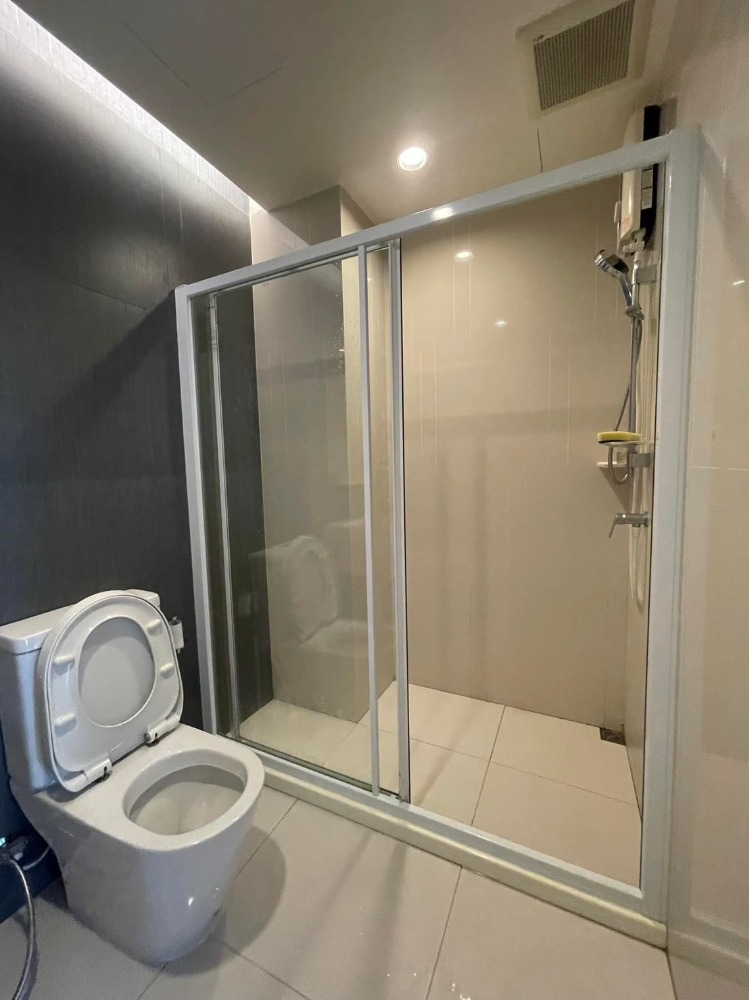 ขายคอนโดสาทร นราธิวาส : ขายด่วน📌The Key Sathorn - Charoenrat 📌 เฟอร์นิเจอร์บิวท์อิน เครื่องใช้ไฟฟ้าครบ เดินทางสะดวก ใกล้ BTS สุรศักดิ์