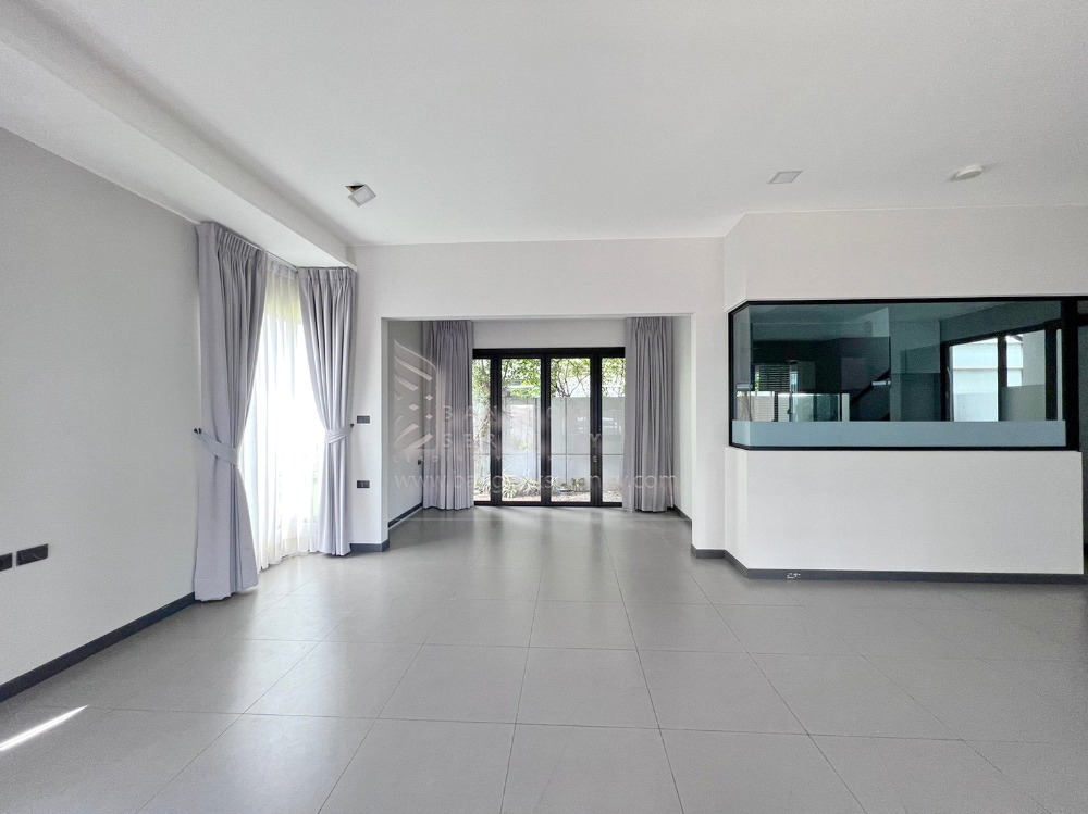 For RentHouseBangna, Bearing, Lasalle : Pet Friendly Townhome for rent at Vive Bangna Km.7