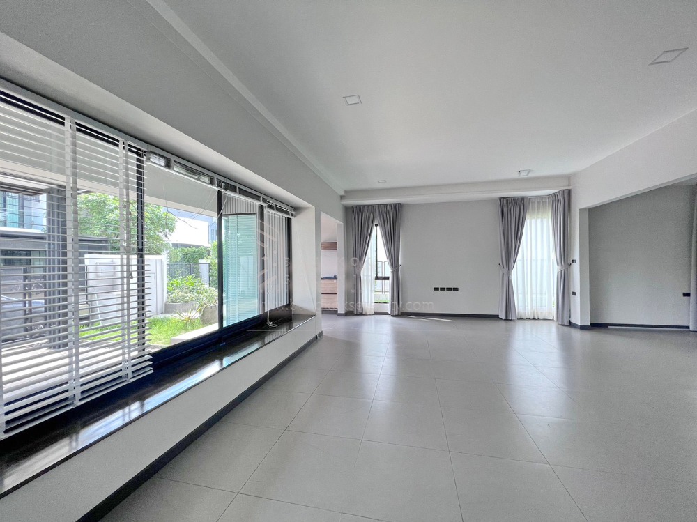 For RentHouseBangna, Bearing, Lasalle : Pet Friendly Townhome for rent at Vive Bangna Km.7