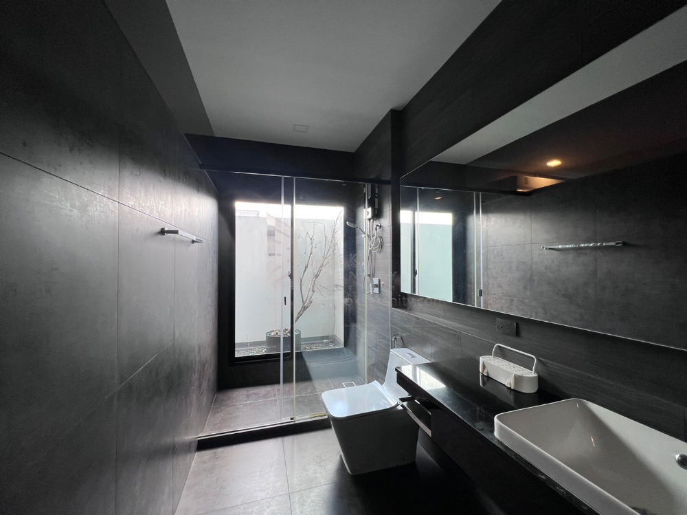 For RentHouseBangna, Bearing, Lasalle : Pet Friendly Townhome for rent at Vive Bangna Km.7