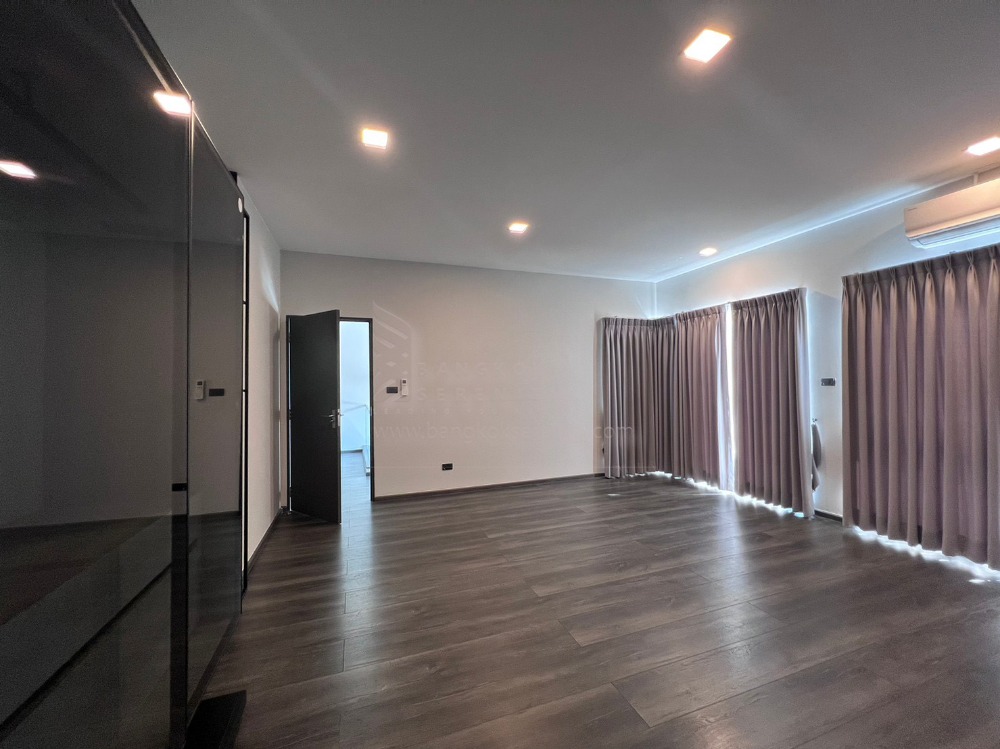 For RentHouseBangna, Bearing, Lasalle : Pet Friendly Townhome for rent at Vive Bangna Km.7