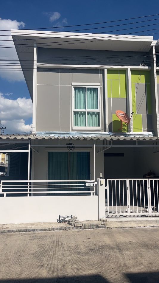 For SaleTownhomePattaya, Bangsaen, Chonburi : Townhome for sale, Prapassorn Grand Ville, 83 sq m., near Amata Industrial Estate.
