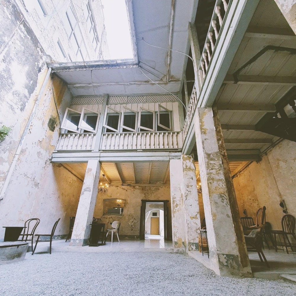 For RentHouseYaowarat, Banglamphu : For Rent: Ancient Chinese House, 200 Years Old, Near Yaowarat, Near River City Shopping Mall