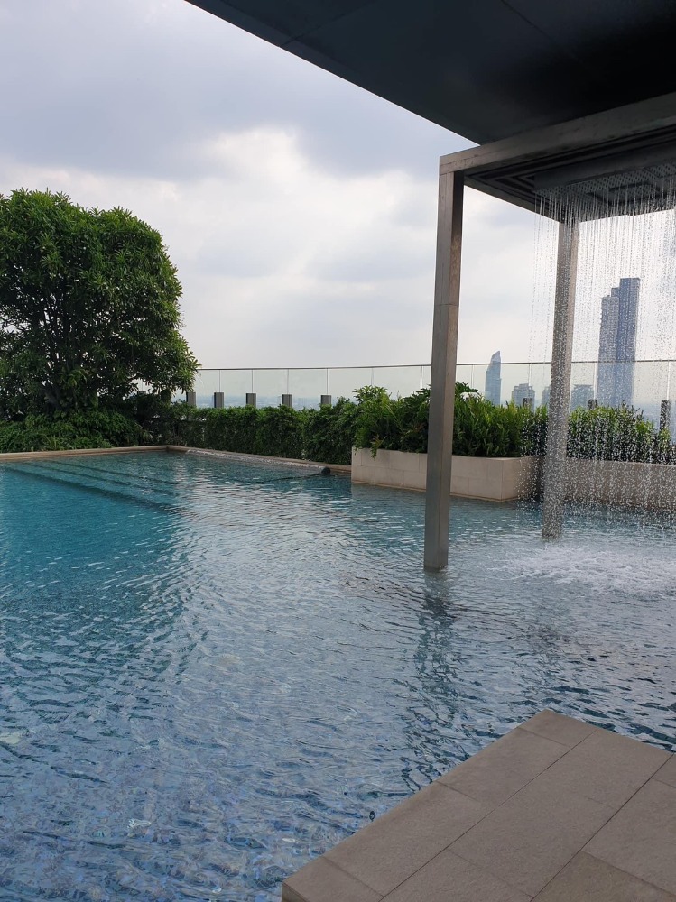 For RentCondoWongwianyai, Charoennakor : For rent 📣The Bangkok Sathorn📣 Luxury Condominium next to BTS Surasak station and expressway. Complete furniture and electrical appliances