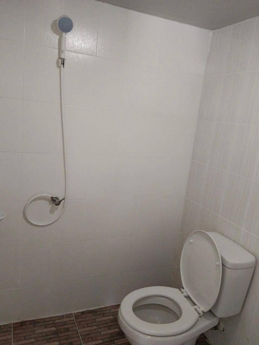 For SaleTownhomePathum Thani,Rangsit, Thammasat : 2-story townhouse for sale on the edge of Pruksa Village 71. (Soi Wat Phrai Fa) Bang Duea, Mueang Pathum Thani, Nonthaburi, Pathum Thani Market