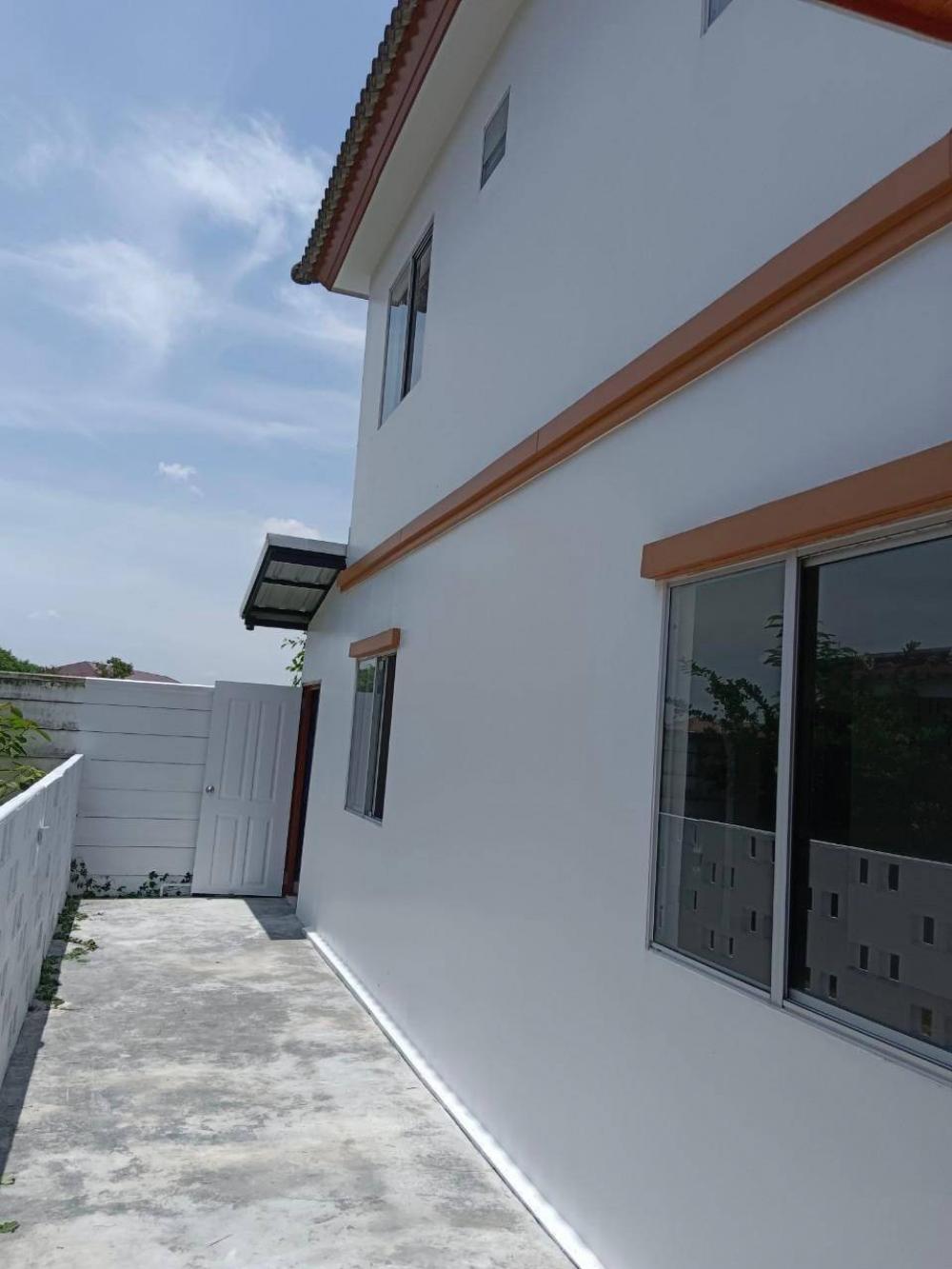 For SaleTownhomePathum Thani,Rangsit, Thammasat : 2-story townhouse for sale on the edge of Pruksa Village 71. (Soi Wat Phrai Fa) Bang Duea, Mueang Pathum Thani, Nonthaburi, Pathum Thani Market