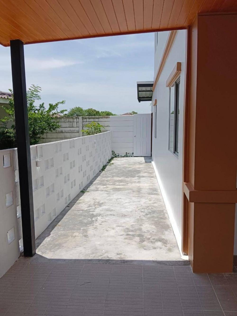 For SaleTownhomePathum Thani,Rangsit, Thammasat : 2-story townhouse for sale on the edge of Pruksa Village 71. (Soi Wat Phrai Fa) Bang Duea, Mueang Pathum Thani, Nonthaburi, Pathum Thani Market