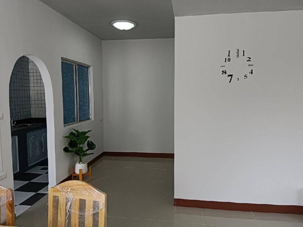 For SaleTownhomePathum Thani,Rangsit, Thammasat : 2-story townhouse for sale on the edge of Pruksa Village 71. (Soi Wat Phrai Fa) Bang Duea, Mueang Pathum Thani, Nonthaburi, Pathum Thani Market