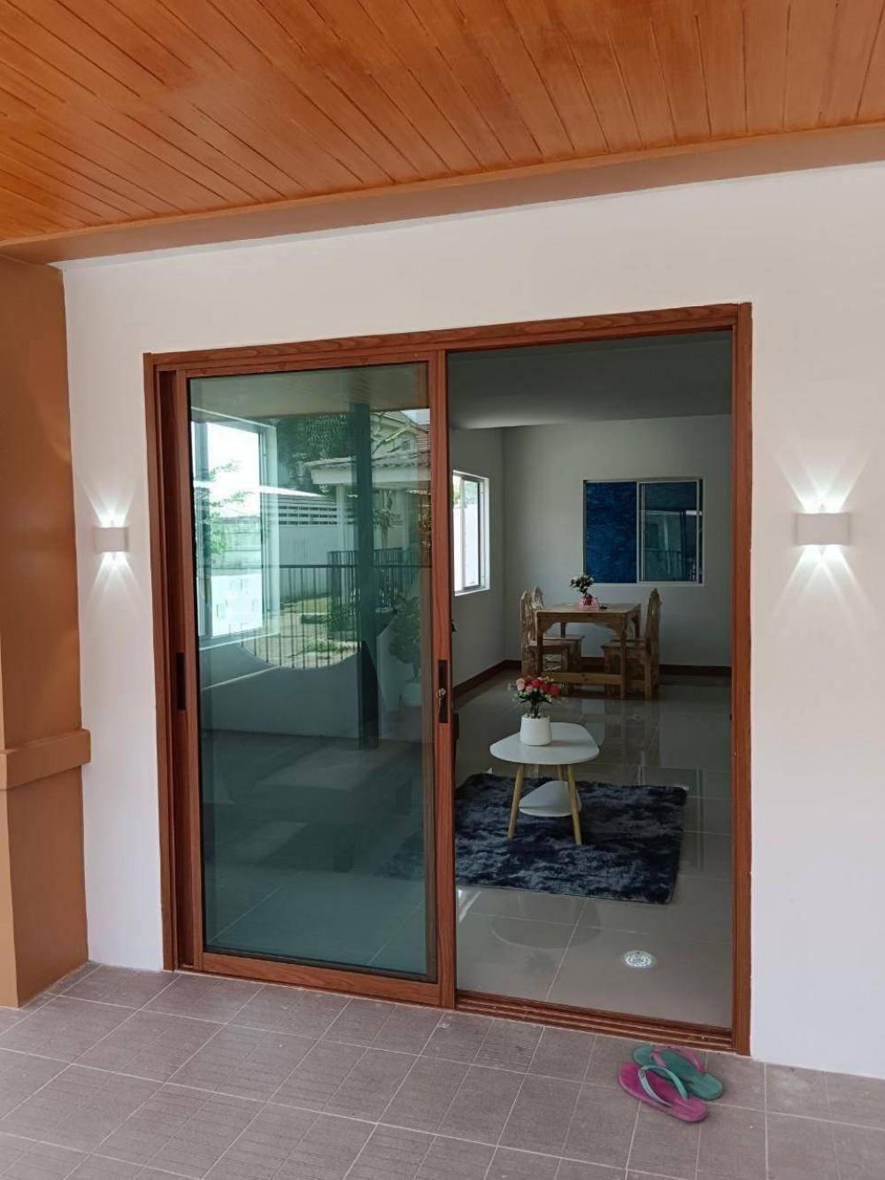 For SaleTownhomePathum Thani,Rangsit, Thammasat : 2-story townhouse for sale on the edge of Pruksa Village 71. (Soi Wat Phrai Fa) Bang Duea, Mueang Pathum Thani, Nonthaburi, Pathum Thani Market