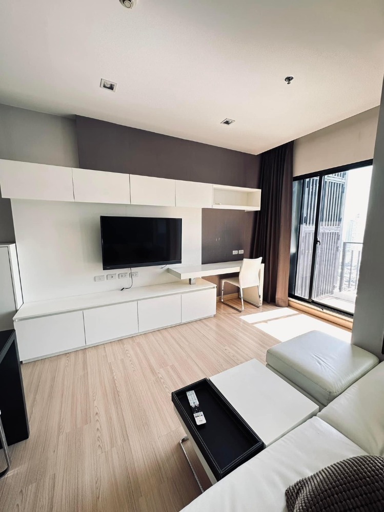 For RentCondoWongwianyai, Charoennakor : For rent✨Urbano Absolute Sathron Taksin✨ Charoen Nakhon area, near BTS Charoen Krung, Icon Siam, Sathorn, Silom, furniture, complete electrical appliances.