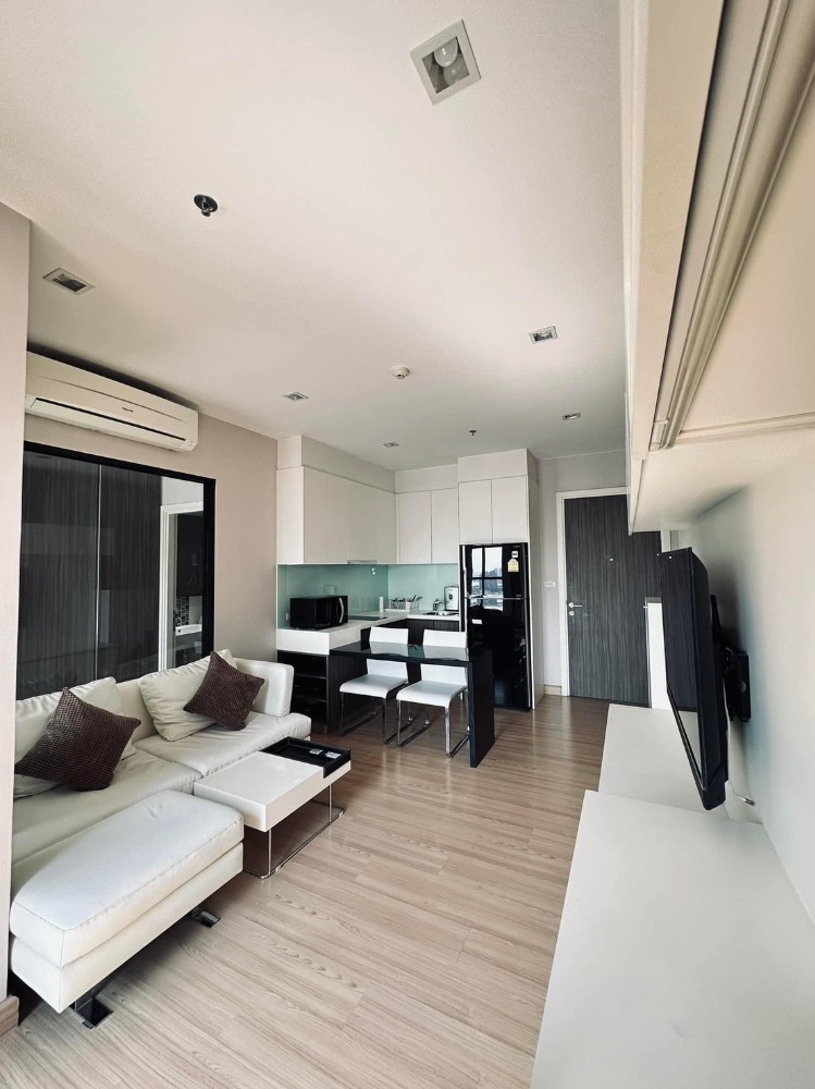 For RentCondoWongwianyai, Charoennakor : For rent✨Urbano Absolute Sathron Taksin✨ Charoen Nakhon area, near BTS Charoen Krung, Icon Siam, Sathorn, Silom, furniture, complete electrical appliances.