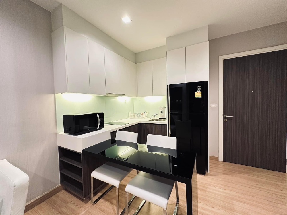 For RentCondoWongwianyai, Charoennakor : For rent✨Urbano Absolute Sathron Taksin✨ Charoen Nakhon area, near BTS Charoen Krung, Icon Siam, Sathorn, Silom, furniture, complete electrical appliances.