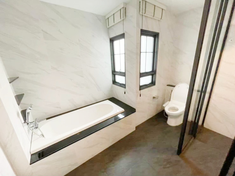 For SaleHouseChaengwatana, Muangthong : For sale, Bangkok Boulevard Chaengwattana 2, 87 sqw, 4 bedrooms, 6 bathrooms, luxurious, fully furnished.