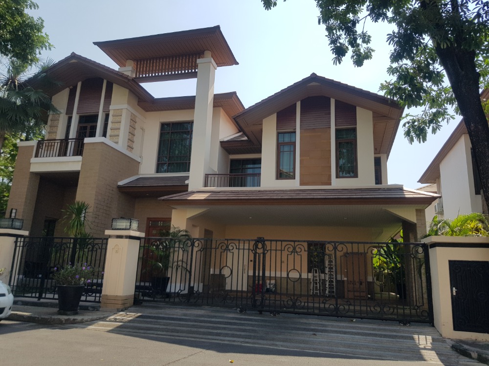 For RentHouseOnnut, Udomsuk : Baan Sansiri Sukhumvi67 for rent 4bedroom 5bathroom ready to move in