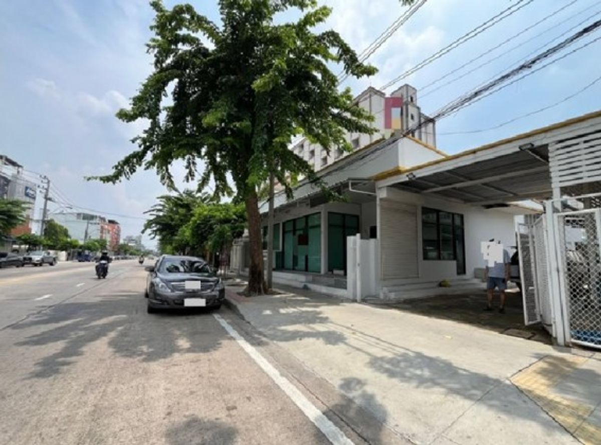 ให้เช่าโฮมออฟฟิศโชคชัย4 ลาดพร้าว71 : โทร. 081-632-0632 ให้เช่า พื้นที่เช่าทำธุรกิจ ริมถนนลาดพร้าว ซอยลาดพร้าว พื้นที่ใช้สอย 170 ตารางเมตร ทำเลดีมาก เหมาะเป็นโชว์รุม , สำนักงาน , คลีนิค , สปา , อื่น ๆ