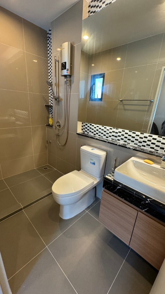 For RentHousePattanakan, Srinakarin : K-5405 Urgent for rent! Burasiri Phatthanakan, beautiful house, ready to move in, good location, next to the garden, near the center.