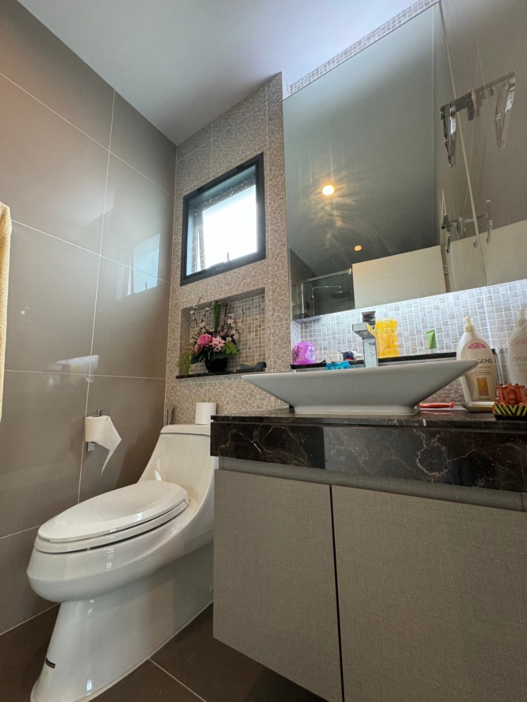 For RentHousePattanakan, Srinakarin : K-5405 Urgent for rent! Burasiri Phatthanakan, beautiful house, ready to move in, good location, next to the garden, near the center.