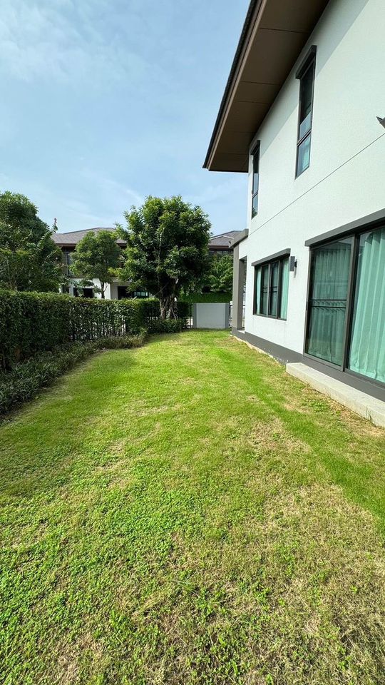 For RentHousePattanakan, Srinakarin : K-5405 Urgent for rent! Burasiri Phatthanakan, beautiful house, ready to move in, good location, next to the garden, near the center.