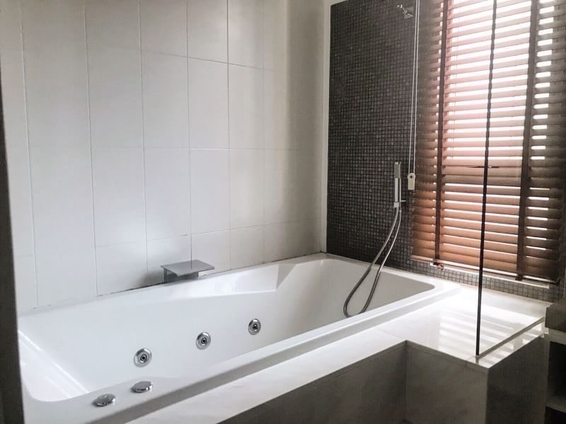 For SaleCondoPattaya, Bangsaen, Chonburi : Condo for sale, North Point Pattaya, 2 bedrooms, fully furnished, ready to move in, high floor (S03-1641)S