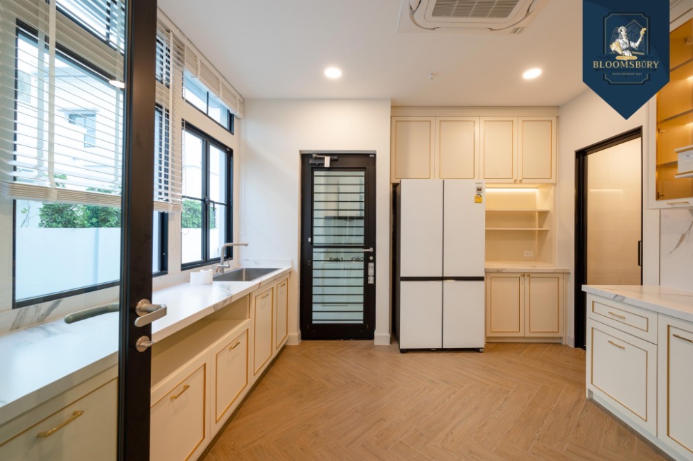 For RentHousePattanakan, Srinakarin : Nantawan Rama 9 - New Krungthepkreetha / 4 Bedrooms (FOR RENT) BZD076