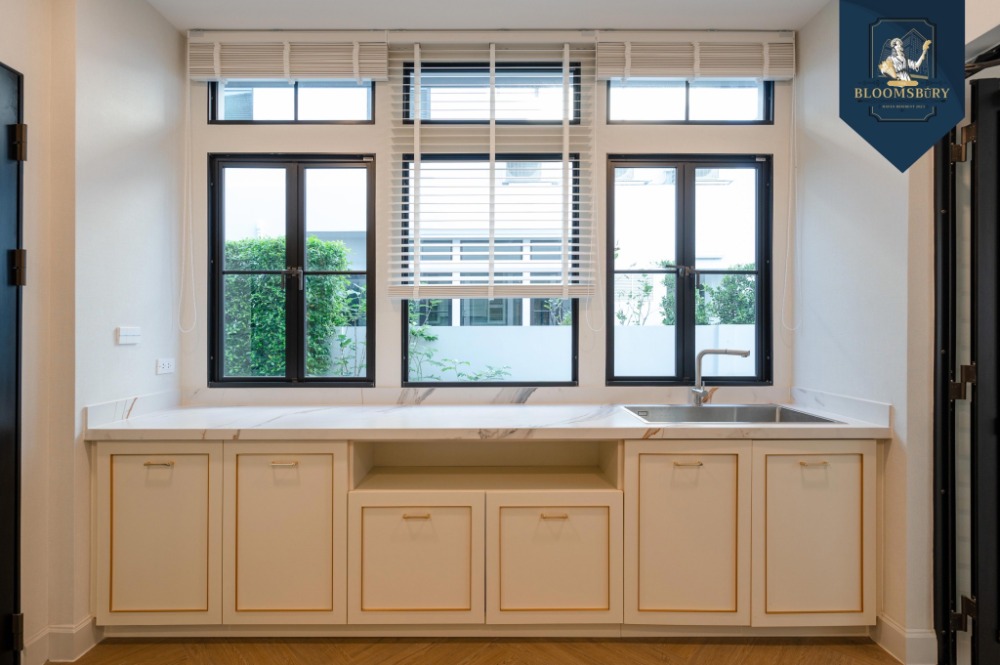 For RentHousePattanakan, Srinakarin : Nantawan Rama 9 - New Krungthepkreetha / 4 Bedrooms (FOR RENT) BZD076