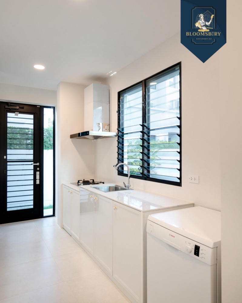 For RentHousePattanakan, Srinakarin : Nantawan Rama 9 - New Krungthepkreetha / 4 Bedrooms (FOR RENT) BZD076