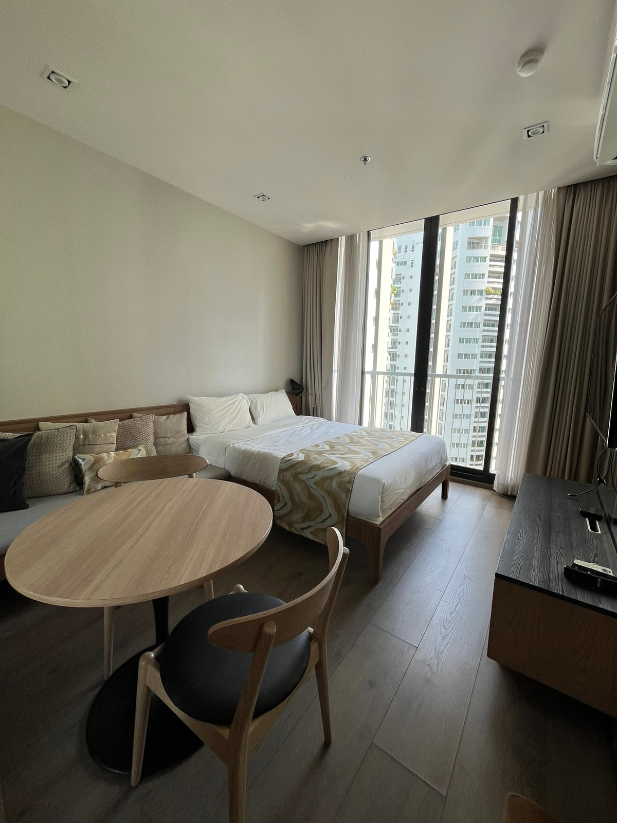 For RentCondoSukhumvit, Asoke, Thonglor : For Rent 1 Bedroom Combine At Park 24 (Sukhumvit 24 Rd.)