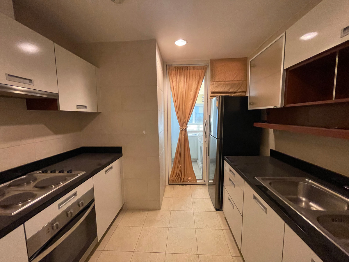 For SaleCondoSukhumvit, Asoke, Thonglor : ⭐For Sale Spacious 2 beds 2 baths condo with closed kitchen, dining area, and living room. Great location near the new Emsphere mall and BTS Phrom Phong.