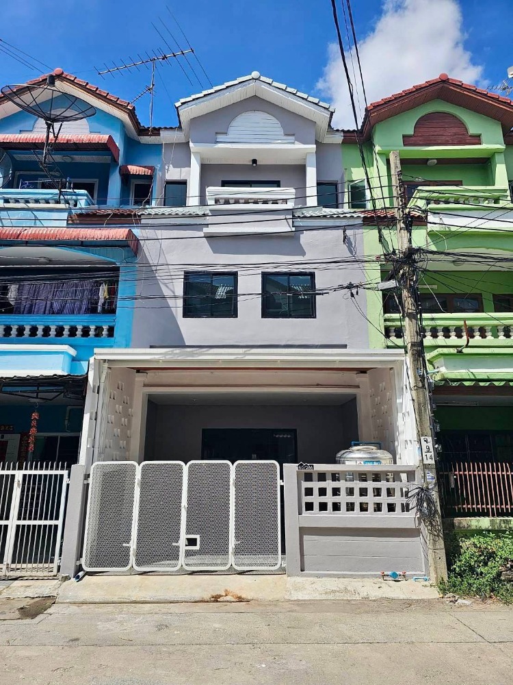 ขายทาวน์โฮมเลียบทางด่วนรามอินทรา : ขายทาวน์โฮม 3 ชั้น หมู่บ้านเพลินวิภา เลียบด่วนเอกมัย-รามอินทรา รถไฟฟ้าสายสีชมพู นวลจันทร์ รามอินทรา40 ตลาดนัดเลียบด่วน ทางด่วนเอกมัย-รามอินทรา บึงกุ่ม แฟชั่นไอแลนด์ โรงพยาบาลนพรัตน โรงพยาบาลสินแพทย์ โรงเรียนบดินทร์เดช
