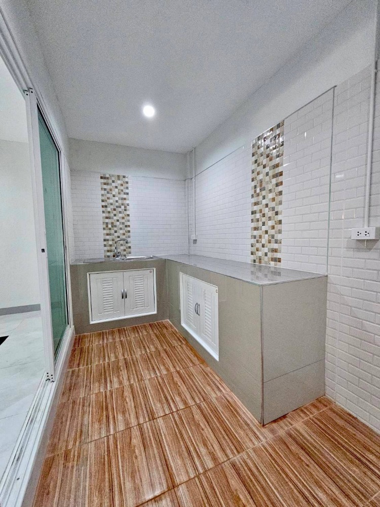 ขายทาวน์โฮมเลียบทางด่วนรามอินทรา : ขายทาวน์โฮม 3 ชั้น หมู่บ้านเพลินวิภา เลียบด่วนเอกมัย-รามอินทรา รถไฟฟ้าสายสีชมพู นวลจันทร์ รามอินทรา40 ตลาดนัดเลียบด่วน ทางด่วนเอกมัย-รามอินทรา บึงกุ่ม แฟชั่นไอแลนด์ โรงพยาบาลนพรัตน โรงพยาบาลสินแพทย์ โรงเรียนบดินทร์เดช