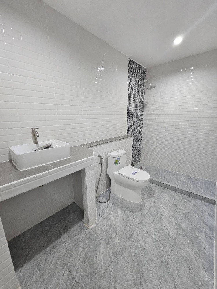 ขายทาวน์โฮมเลียบทางด่วนรามอินทรา : ขายทาวน์โฮม 3 ชั้น หมู่บ้านเพลินวิภา เลียบด่วนเอกมัย-รามอินทรา รถไฟฟ้าสายสีชมพู นวลจันทร์ รามอินทรา40 ตลาดนัดเลียบด่วน ทางด่วนเอกมัย-รามอินทรา บึงกุ่ม แฟชั่นไอแลนด์ โรงพยาบาลนพรัตน โรงพยาบาลสินแพทย์ โรงเรียนบดินทร์เดช