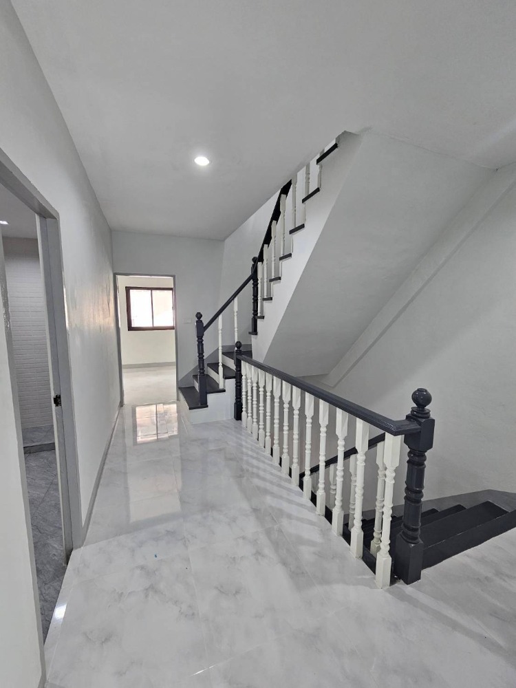 ขายทาวน์โฮมเลียบทางด่วนรามอินทรา : ขายทาวน์โฮม 3 ชั้น หมู่บ้านเพลินวิภา เลียบด่วนเอกมัย-รามอินทรา รถไฟฟ้าสายสีชมพู นวลจันทร์ รามอินทรา40 ตลาดนัดเลียบด่วน ทางด่วนเอกมัย-รามอินทรา บึงกุ่ม แฟชั่นไอแลนด์ โรงพยาบาลนพรัตน โรงพยาบาลสินแพทย์ โรงเรียนบดินทร์เดช