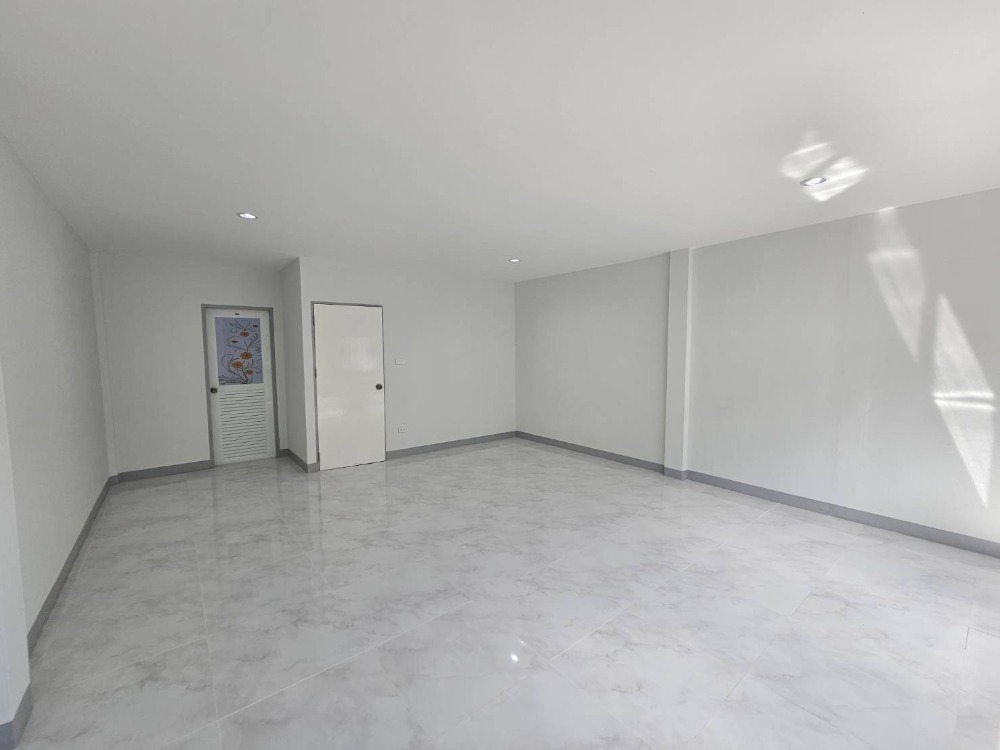 ขายทาวน์โฮมเลียบทางด่วนรามอินทรา : ขายทาวน์โฮม 3 ชั้น หมู่บ้านเพลินวิภา เลียบด่วนเอกมัย-รามอินทรา รถไฟฟ้าสายสีชมพู นวลจันทร์ รามอินทรา40 ตลาดนัดเลียบด่วน ทางด่วนเอกมัย-รามอินทรา บึงกุ่ม แฟชั่นไอแลนด์ โรงพยาบาลนพรัตน โรงพยาบาลสินแพทย์ โรงเรียนบดินทร์เดช