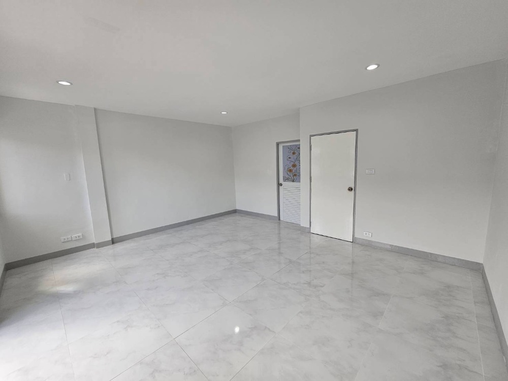 ขายทาวน์โฮมเลียบทางด่วนรามอินทรา : ขายทาวน์โฮม 3 ชั้น หมู่บ้านเพลินวิภา เลียบด่วนเอกมัย-รามอินทรา รถไฟฟ้าสายสีชมพู นวลจันทร์ รามอินทรา40 ตลาดนัดเลียบด่วน ทางด่วนเอกมัย-รามอินทรา บึงกุ่ม แฟชั่นไอแลนด์ โรงพยาบาลนพรัตน โรงพยาบาลสินแพทย์ โรงเรียนบดินทร์เดช