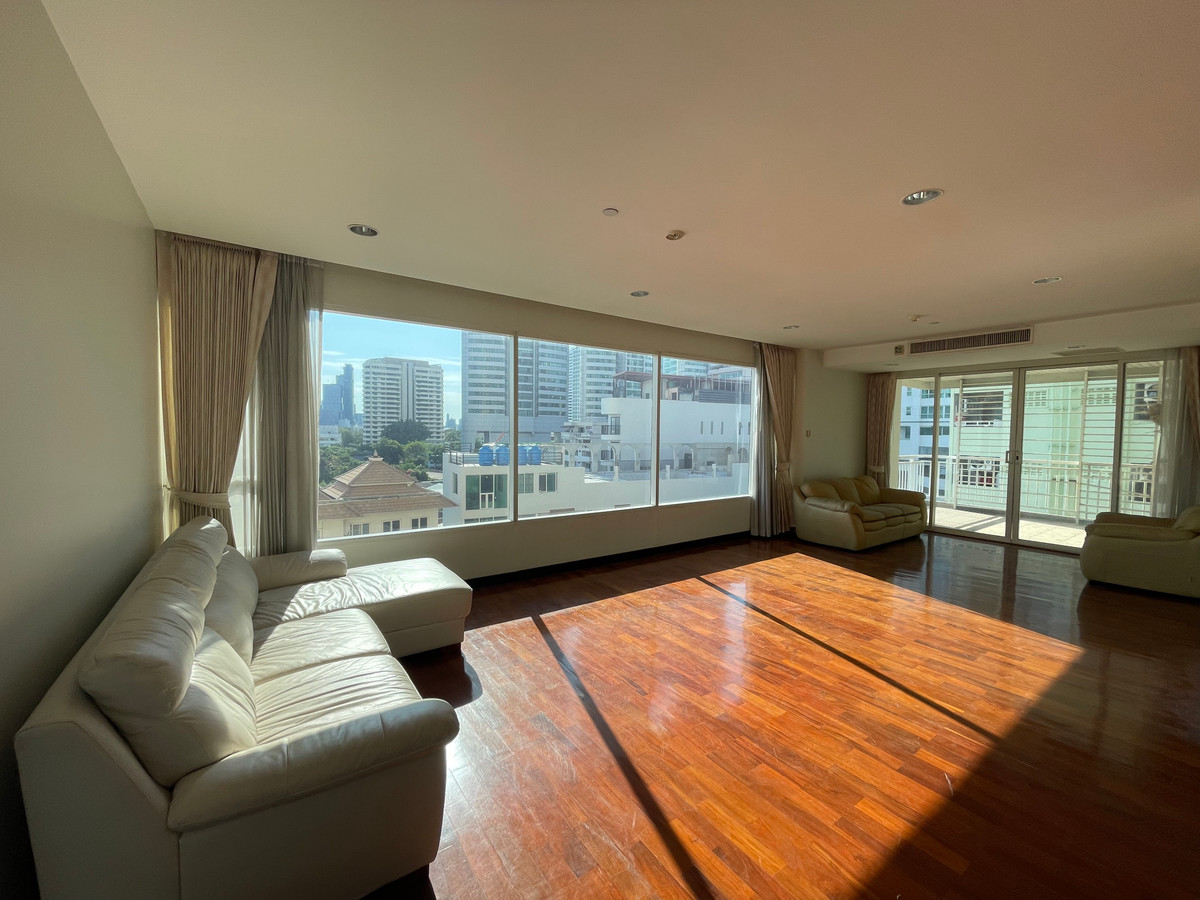 For SaleCondoSukhumvit, Asoke, Thonglor : ⭐For Sale Spacious 2 beds 2 baths condo with closed kitchen, dining area, and living room. Great location near the new Emsphere mall and BTS Phrom Phong.