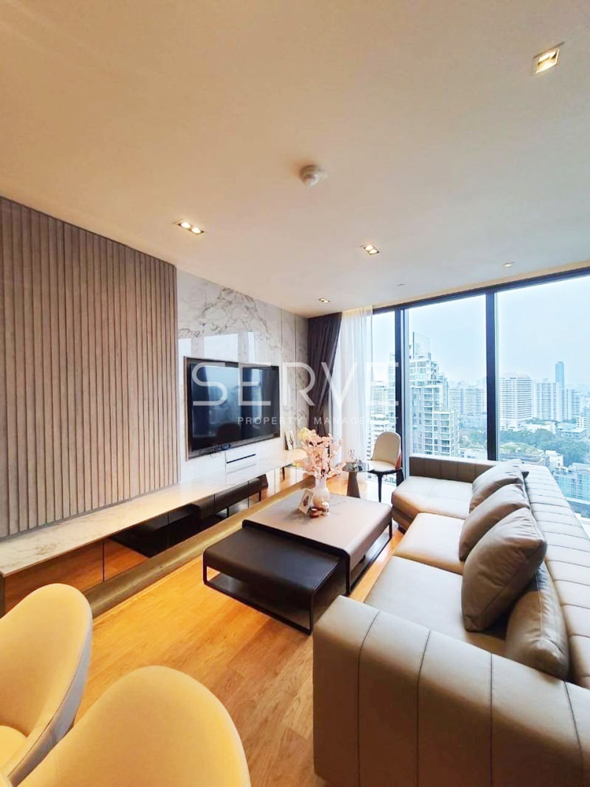 For RentCondoSukhumvit, Asoke, Thonglor : 🔥140K🔥 - 3 Beds with Bathtub Nice Decorate High Fl. 20+ Good Location BTS Thong Lo 250 m. at Beatniq Sukhumvit 32 Condo / For Rent