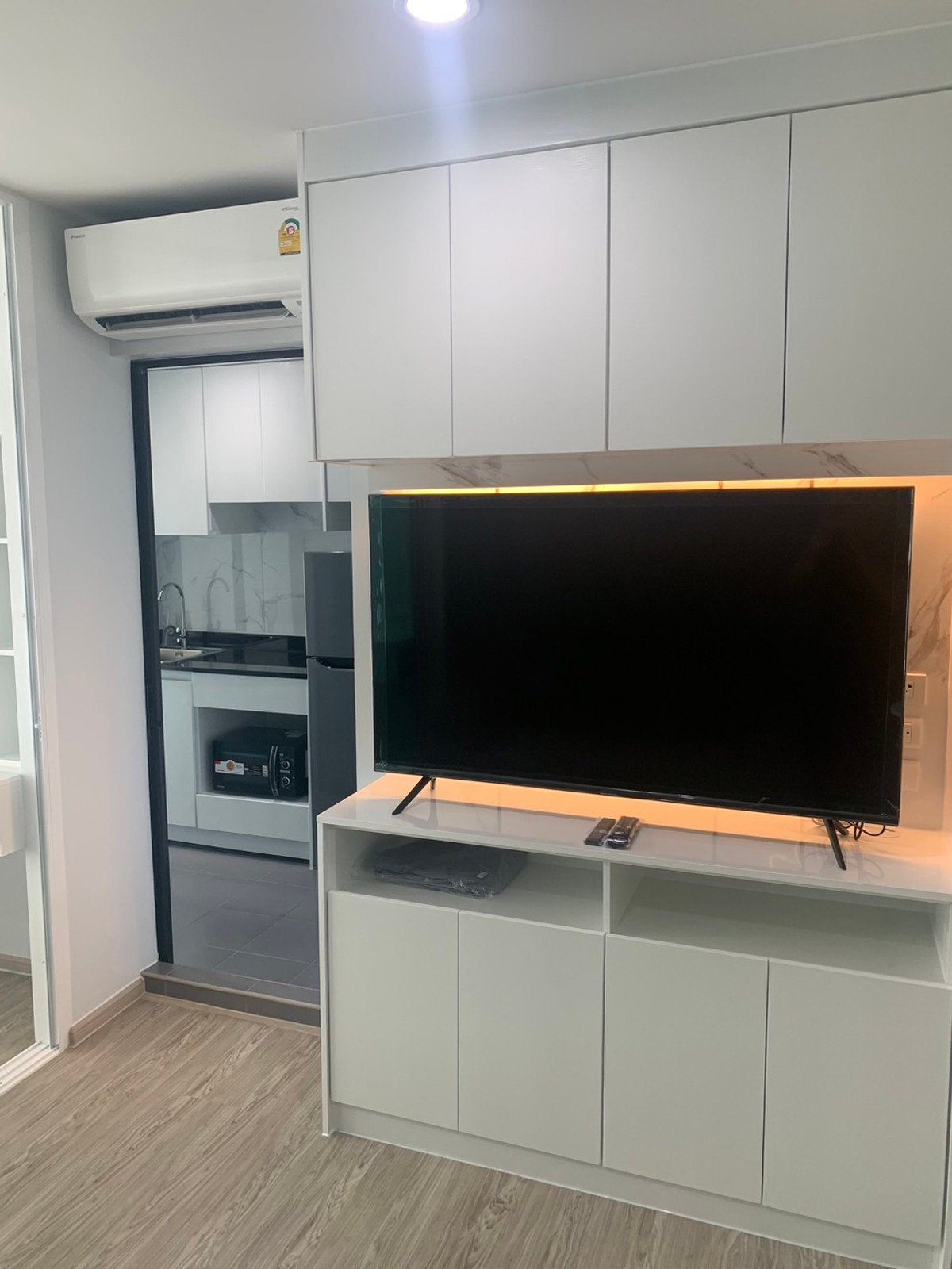 For RentCondoRamkhamhaeng, Hua Mak : Condo for rent: Rye, Rye Hua Mak, Building B, 5th floor, built-in, luxurious throughout the room, open view, very beautiful, rental price 12,000 baht.