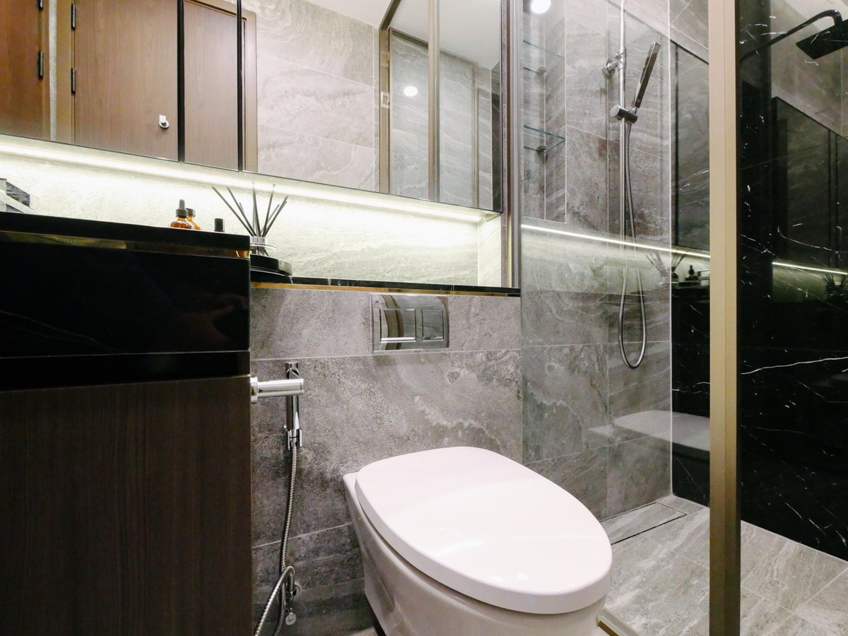 For RentCondoSukhumvit, Asoke, Thonglor : 3 Bedroom Luxury Condo for Rent at The Esse Sukhumvit 36, High Floor Open View, Near BTS Thonglor