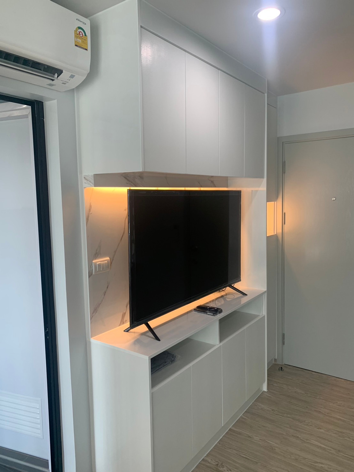 For RentCondoRamkhamhaeng, Hua Mak : Condo for rent: Rye, Rye Hua Mak, Building B, 5th floor, built-in, luxurious throughout the room, open view, very beautiful, rental price 12,000 baht.