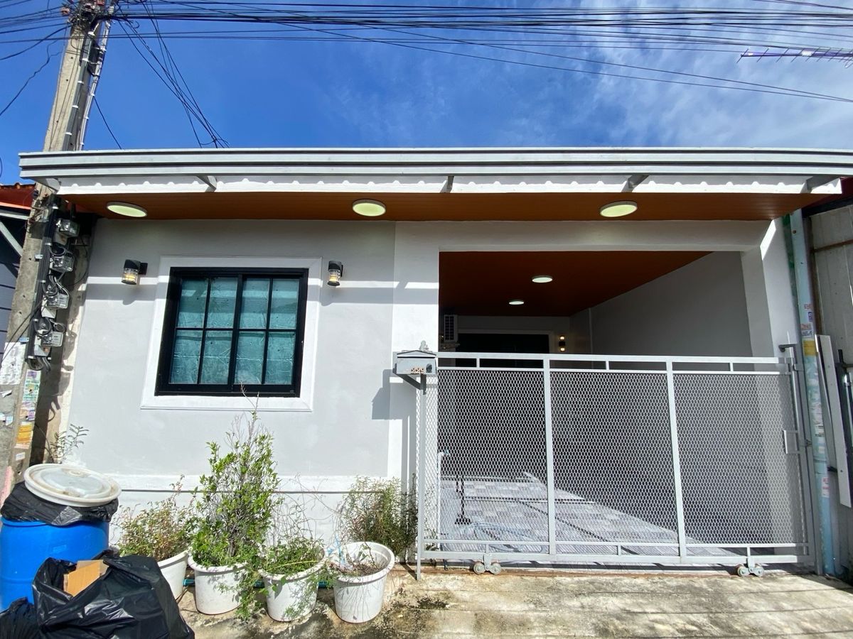 For RentTownhomeNonthaburi, Bang Yai, Bangbuathong : Available 16/1/68, for rent, single-storey townhouse, Pruksa Village 3, Soi Wat Lat Pla Duk, cheap price, pets allowed