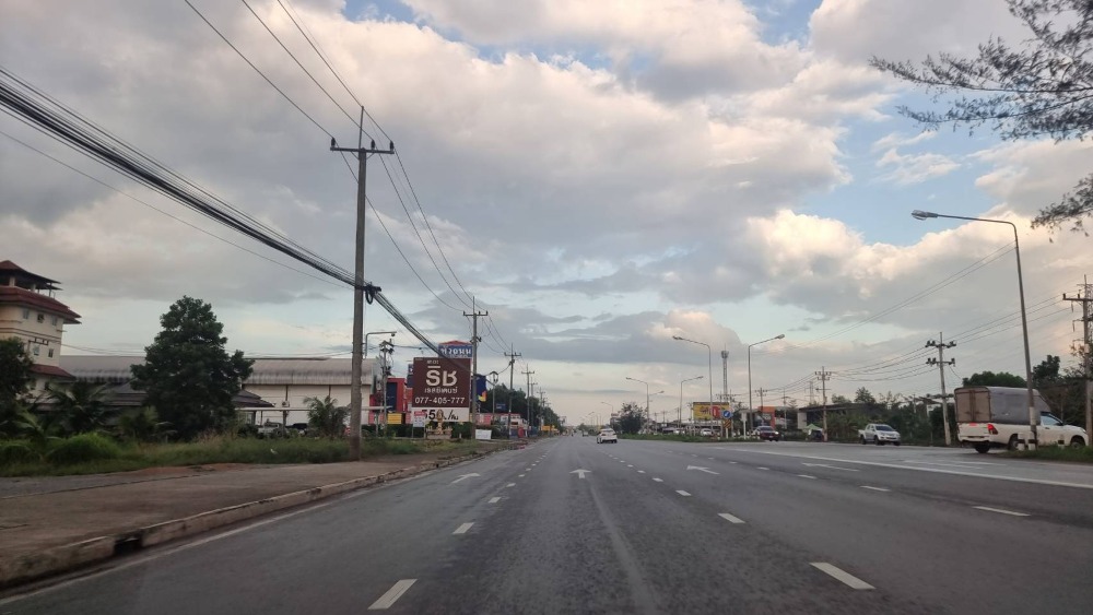 ขายที่ดินสมุย สุราษฎร์ธานี : ขายที่ดินทำเลศักยภาพ ราคาน่าลงทุน ถนน By pass เลี่ยงเมืองสุราษฎร์ธานี ติดโรงแรมเดอะริช เหมาะทำโรงแรม โชว์รูป ห้างสรรพสินค้า แบ่งขายหรือรวมแปลงได้