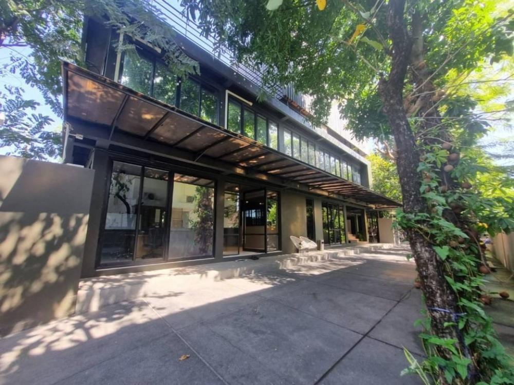 For RentHome OfficeRatchadapisek, Huaikwang, Suttisan : Home office for rent, Ratchada 32 - 36, parking for 8 cars, usable area 1,200 square meters, company registration. or can do business